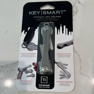 Titanium Compact Key Holder - Gray